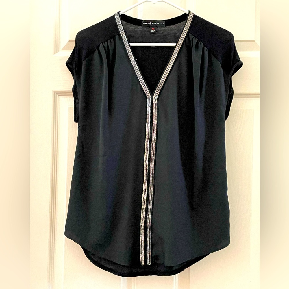 XS v-neck casual blouse.